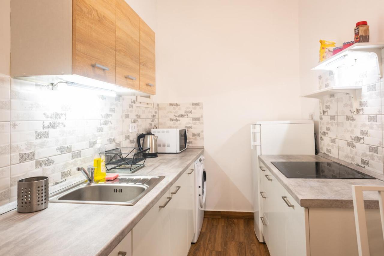 Cozy & Quiet Apartment Near Kiraly Street Free Parking, Ac, Perfect For 4 Guests! Budapest Exterior foto